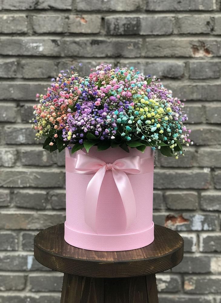 Цветочная композиция из Гипсофила и Розы в шляпной коробке в Горбово