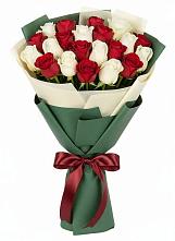 Букет Микс из красных и белых роз в Горбово