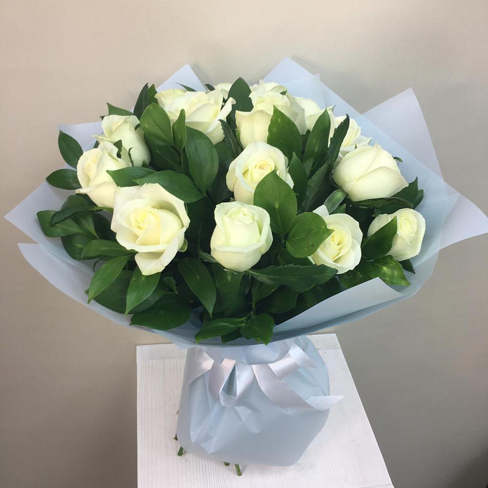 Букет 15 Белых роз Проуд в Горбово