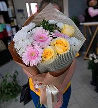 Букет цветов из:  Герберы, Розы и Хризантемы в Горбово