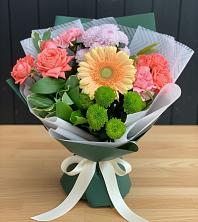 Букет цветов из:  Гвоздики, Розы, Герберы и Хризантемы в Горбово