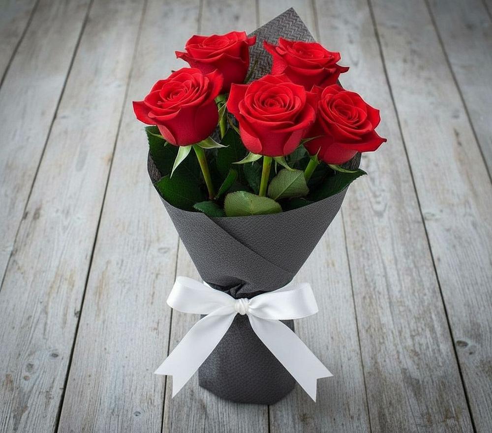 Букет 5 Красных роз Эдлесс Лав в Горбово