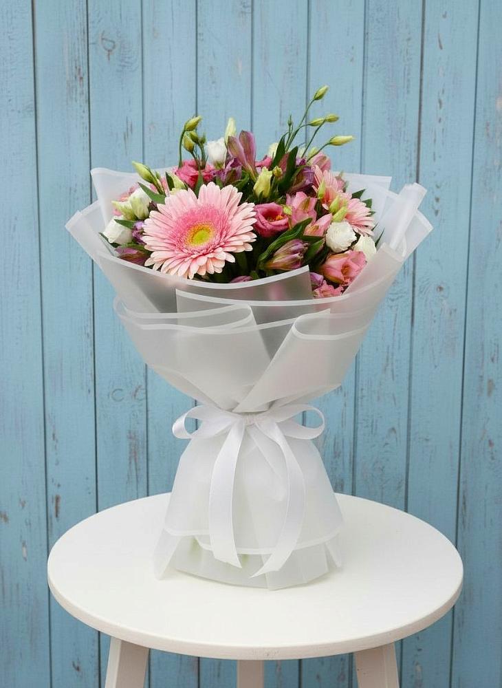 Букет цветов из: Герберы, Альстромерии и Лизиантусы в Горбово