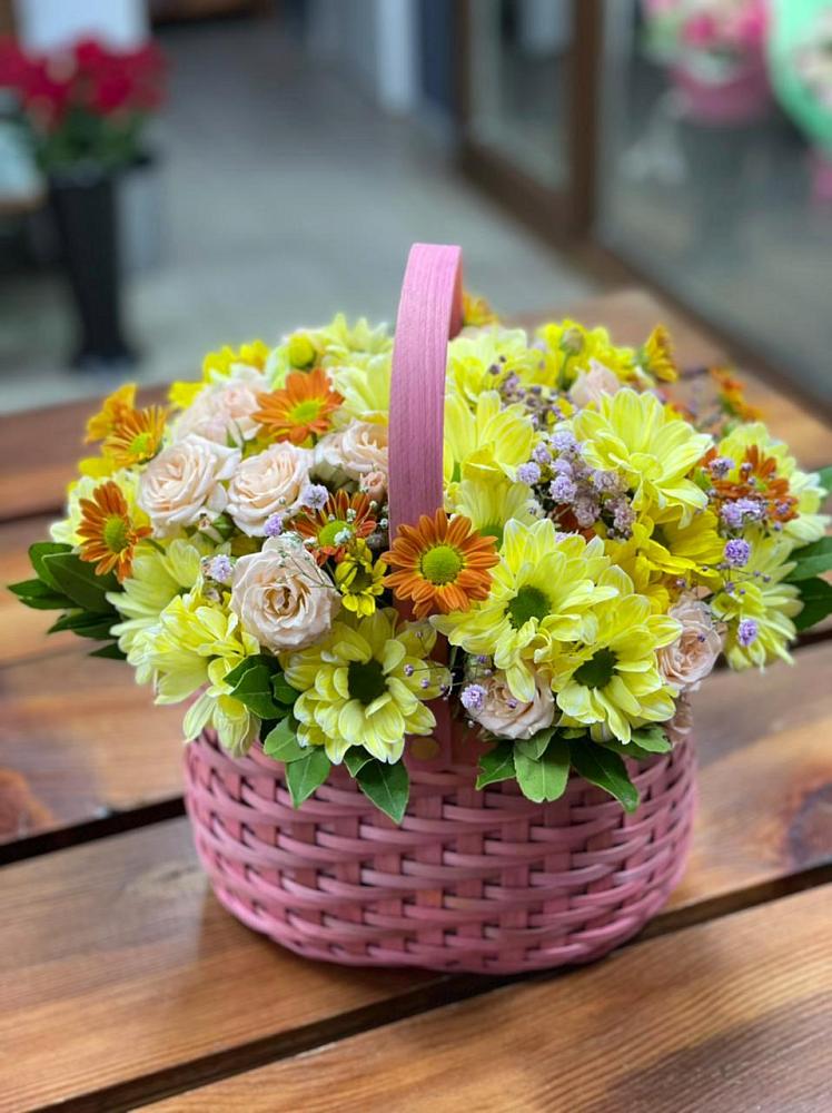 Цветочная композиция из Хризантемы и Розы в корзине в Горбово