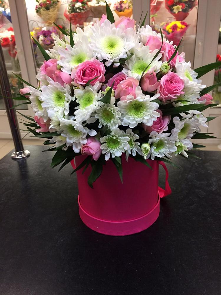 Цветочная композиция из Розы и Хризантемы в шляпной коробке в Горбово