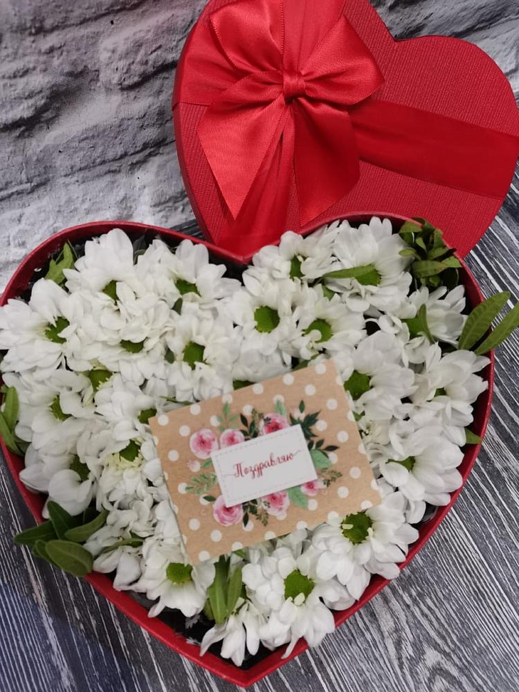 Цветочная композиция из Хризантемы в виде сердца в Горбово