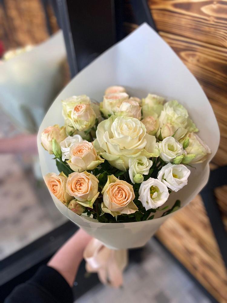 Букет цветов из: Розы и Лизиантусы в Горбово